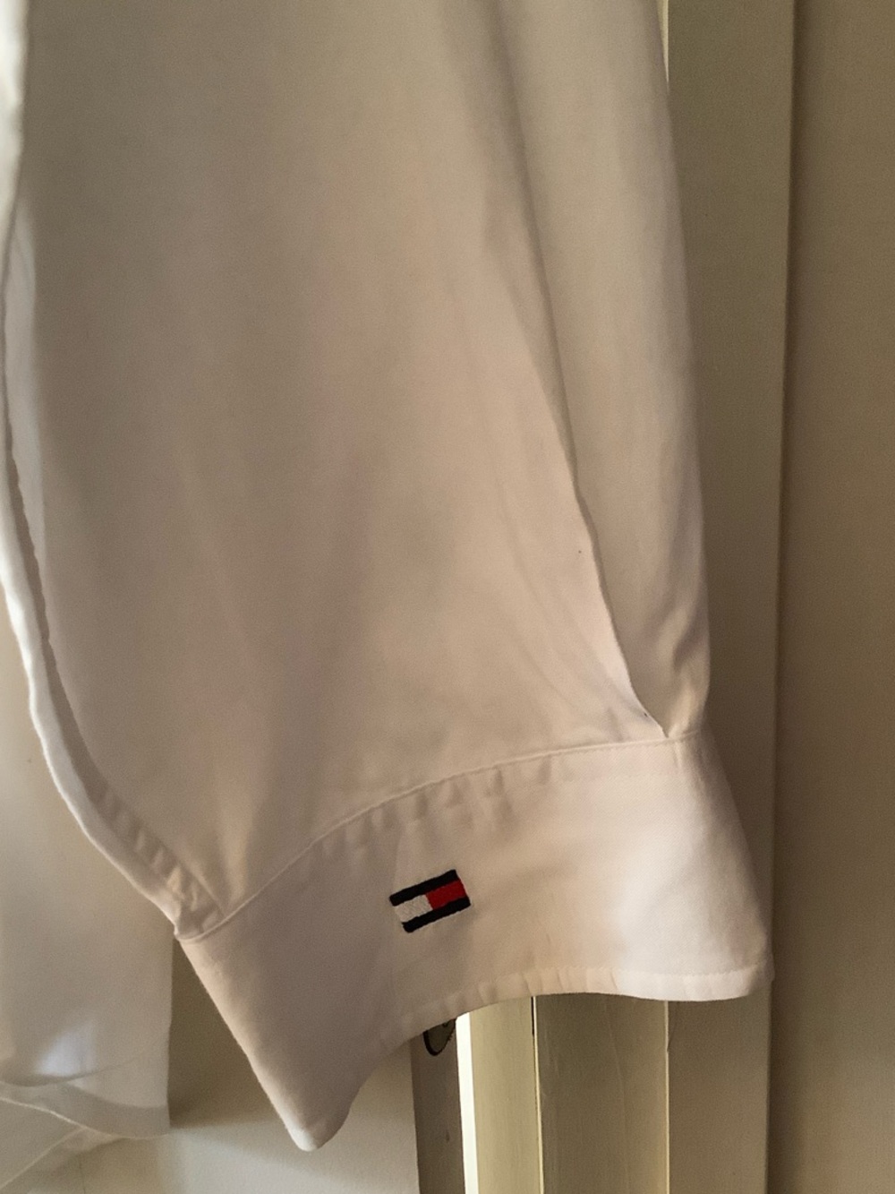 Tommy Hilfiger Men’s White Button-Down Dress Shirt with Chest Pocket - Picture 5 of 8